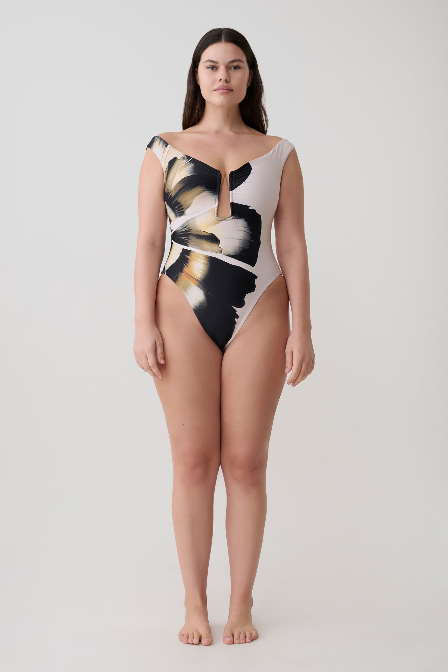 Yumi U-Wire Plunge One Piece Swimsuit - Ivory Base Floral Print vista 9