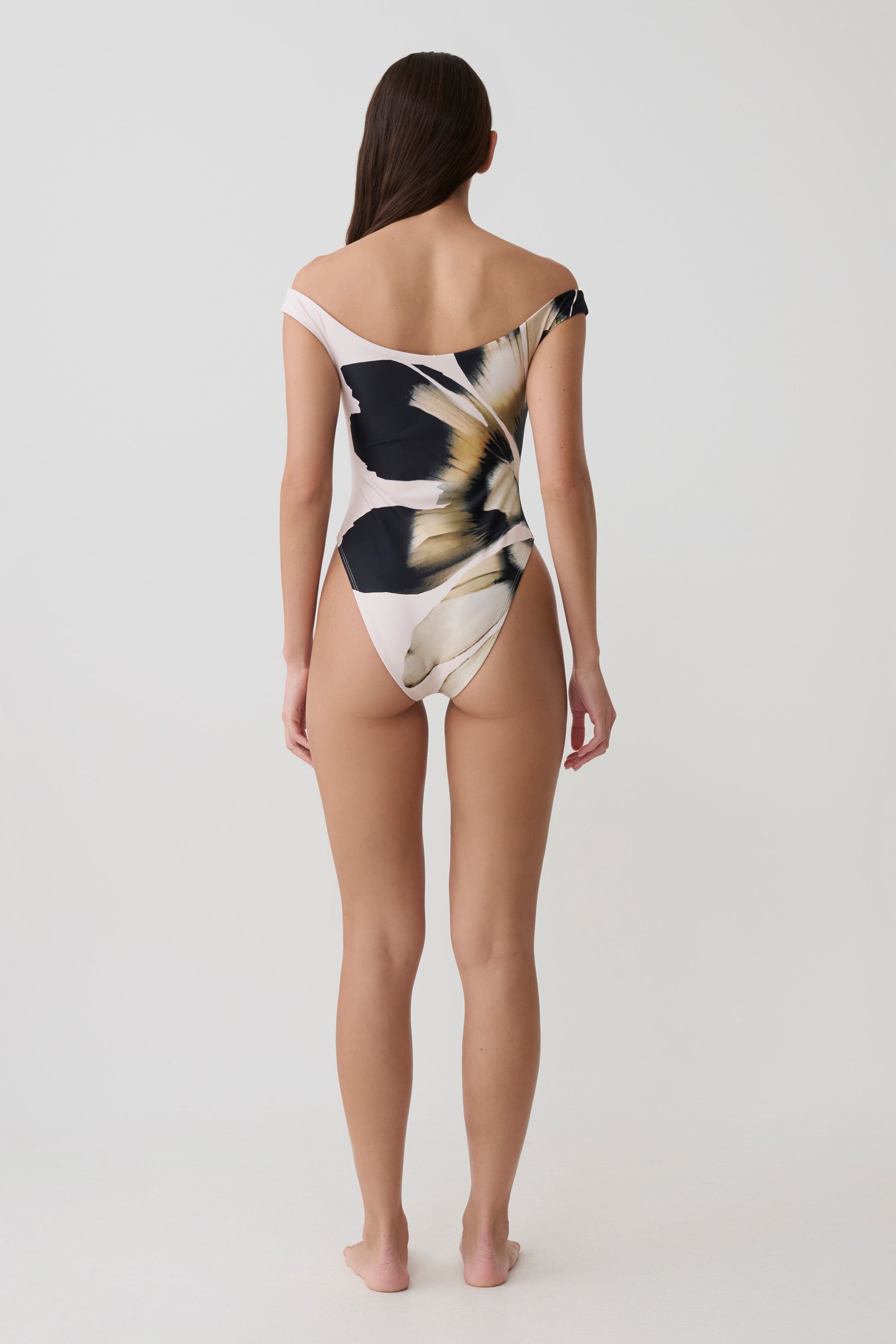 Yumi U-Wire Plunge One Piece Swimsuit - Ivory Base Floral Print vista 5