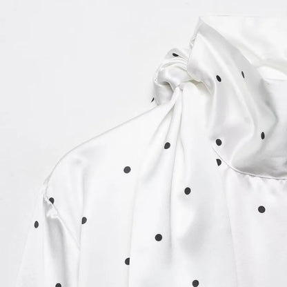Blusa lunares con lazada al cuello