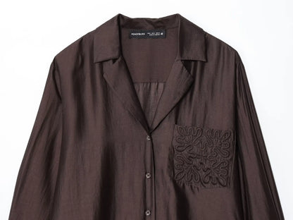 Camisa ligera con bolsillo bordado