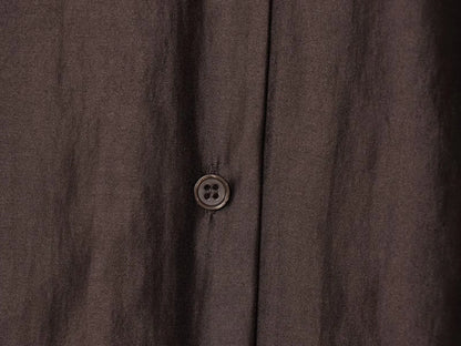 Camisa ligera con bolsillo bordado
