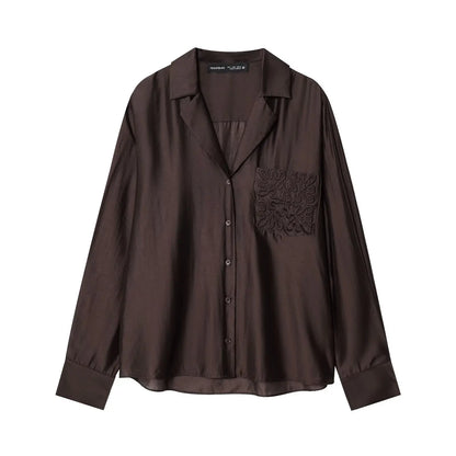 Camisa ligera con bolsillo bordado