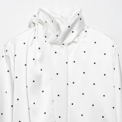 Blusa lunares con lazada al cuello