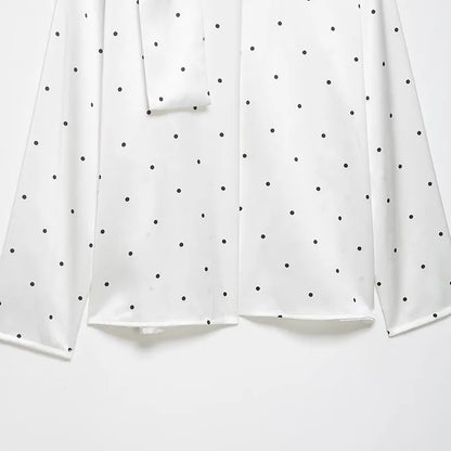 Blusa lunares con lazada al cuello