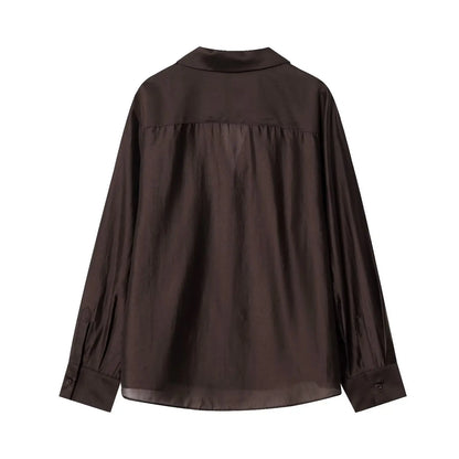 Camisa ligera con bolsillo bordado