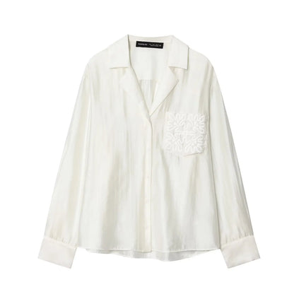 Camisa ligera con bolsillo bordado